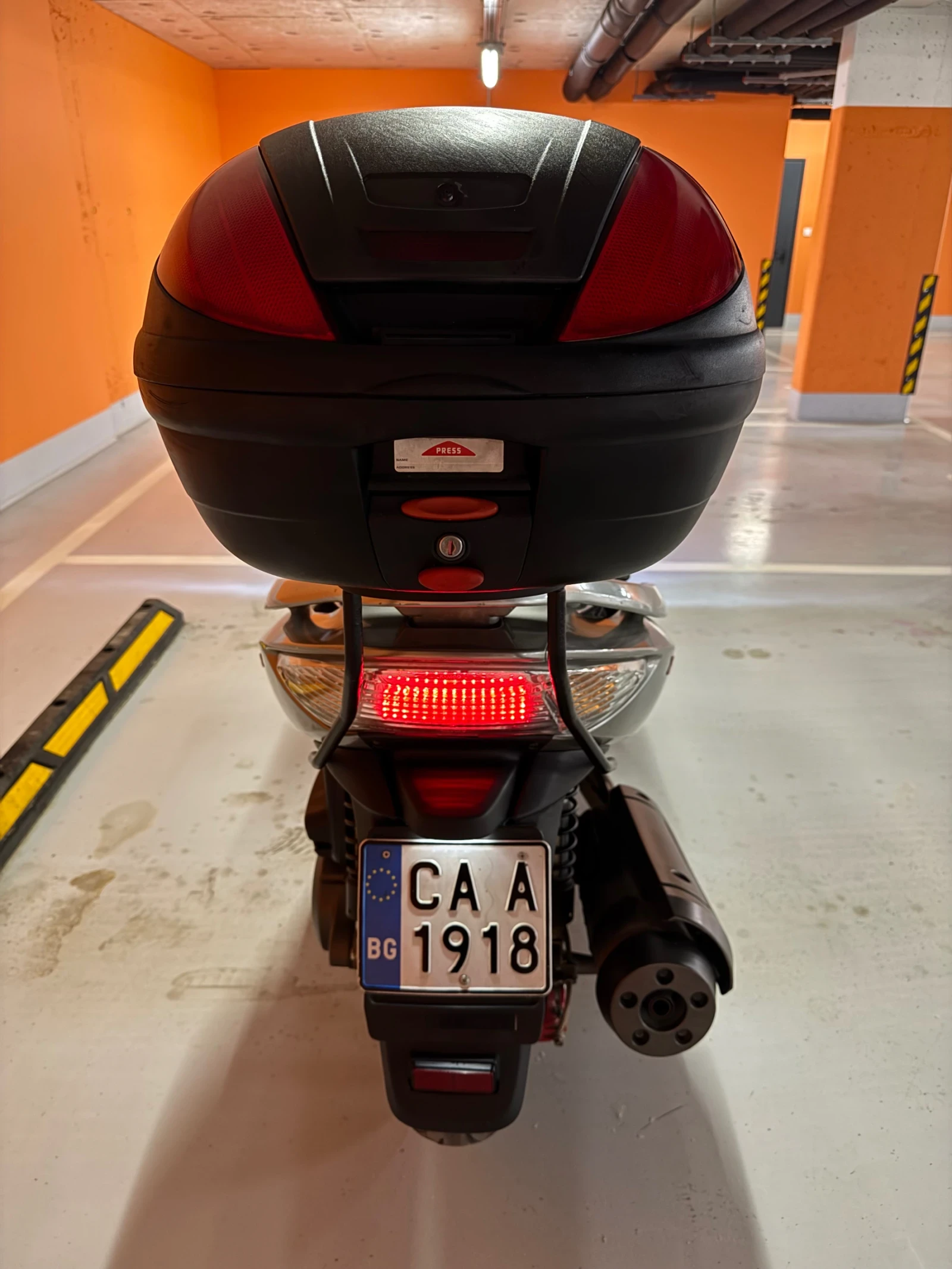 Kymco Xciting R300 18 880 реални км / Топ състояние / Куфар Givi, снимка 7 - Мотоциклети и мототехника - 55063732