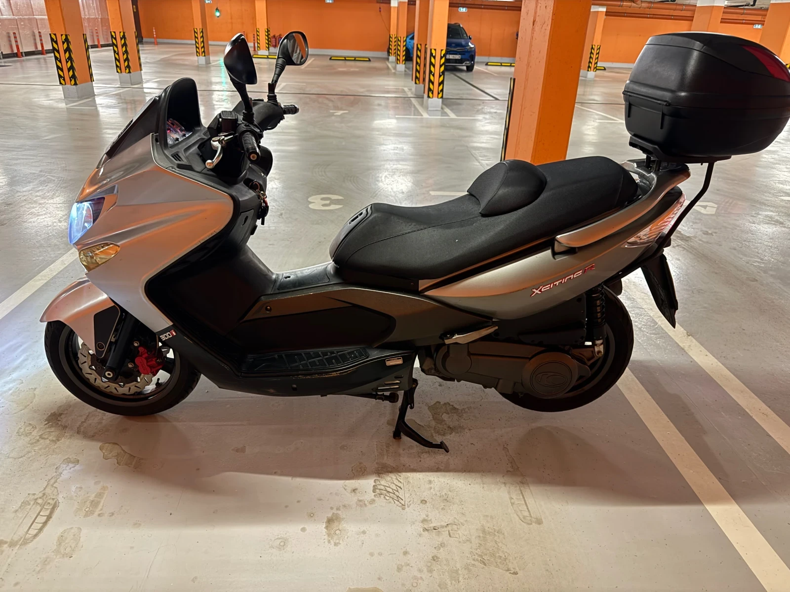 Kymco Xciting R300 18 880 реални км / Топ състояние / Куфар Givi, снимка 5 - Мотоциклети и мототехника - 55063732