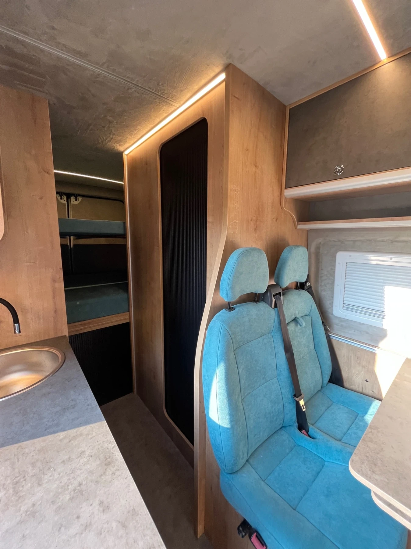 Кемпер Peugeot Boxer 2.2 HDI, снимка 5 - Каравани и кемпери - 55750800