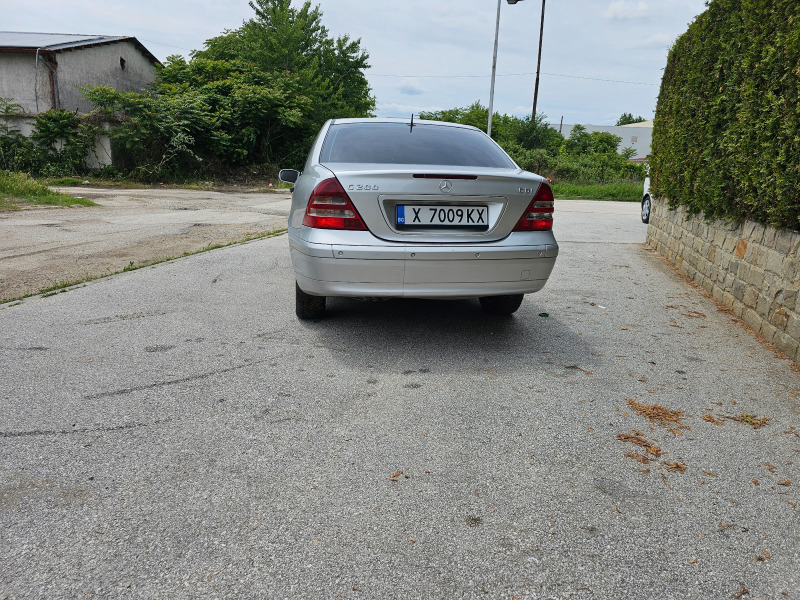 Mercedes-Benz C 200, снимка 4 - Автомобили и джипове - 45763745
