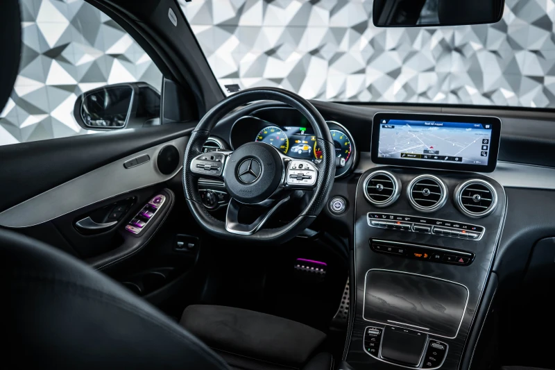 Mercedes-Benz GLC 200 4Matic Coupe* AMG* Camera, снимка 12 - Автомобили и джипове - 51692865