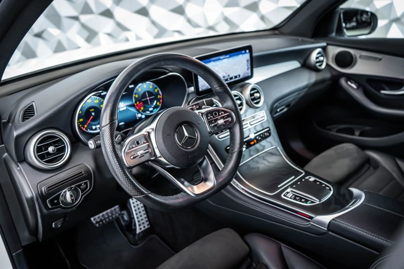 Mercedes-Benz GLC 200 4Matic Coupe* AMG* Camera, снимка 8 - Автомобили и джипове - 51692865