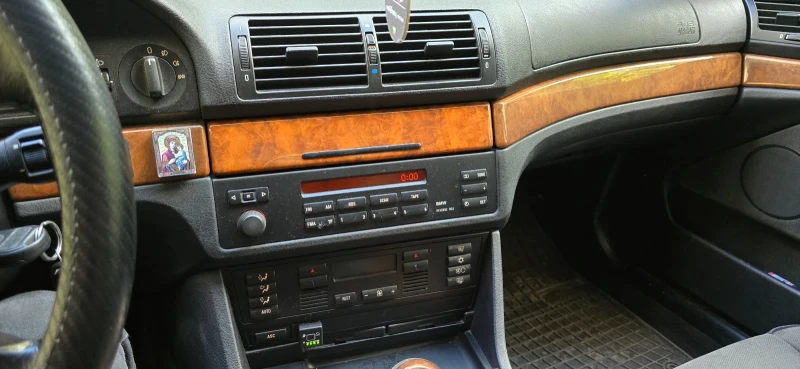 BMW 520, снимка 9 - Автомобили и джипове - 52501587