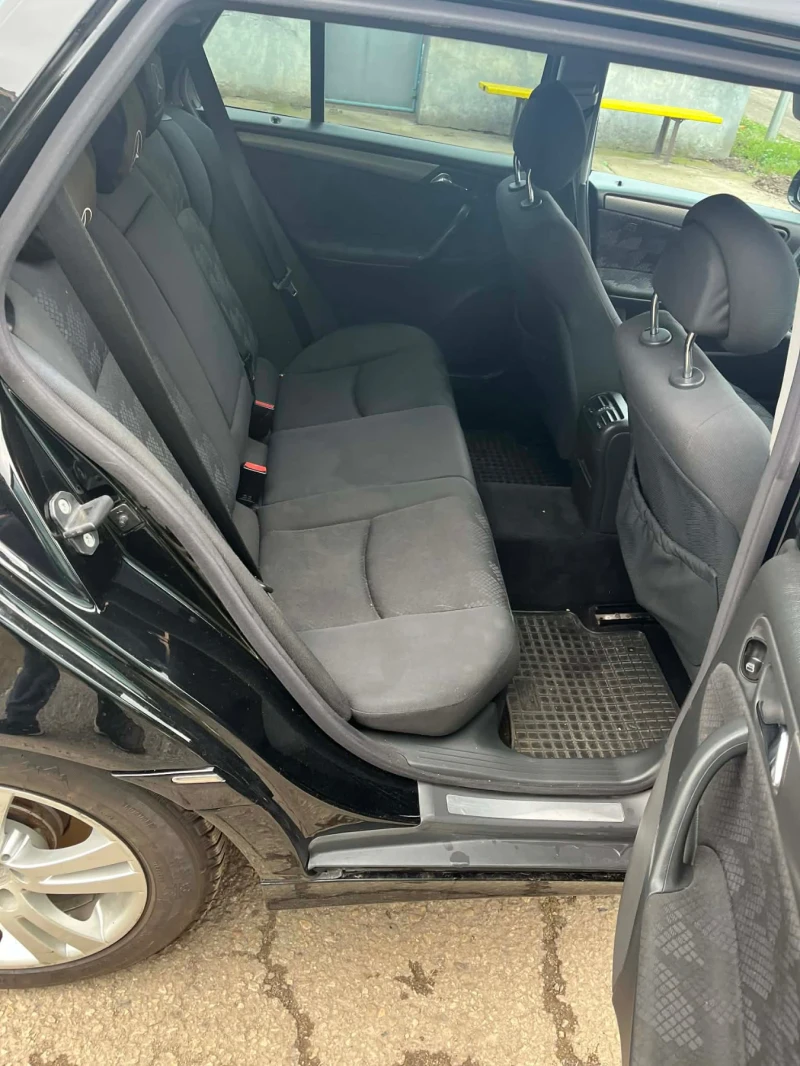 Mercedes-Benz C 220, снимка 5 - Автомобили и джипове - 52553580