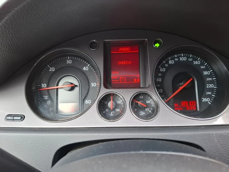 VW Passat 1.9tdi, снимка 8 - Автомобили и джипове - 53396549