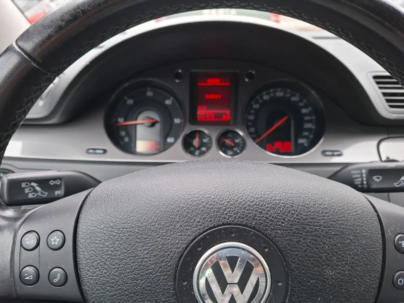 VW Passat 1.9tdi, снимка 11 - Автомобили и джипове - 53396549