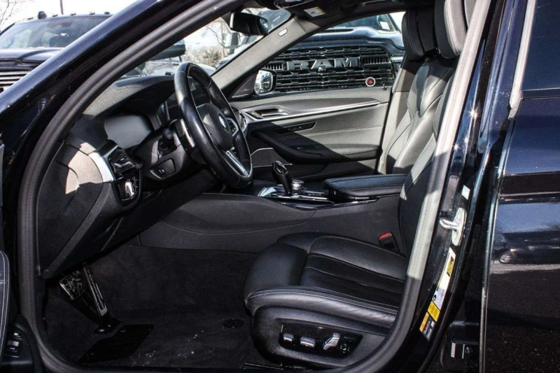 BMW 530E  * CARFAX * ФИКСИРАНА ЦЕНА ДО СОФИЯ, снимка 13 - Автомобили и джипове - 53467200