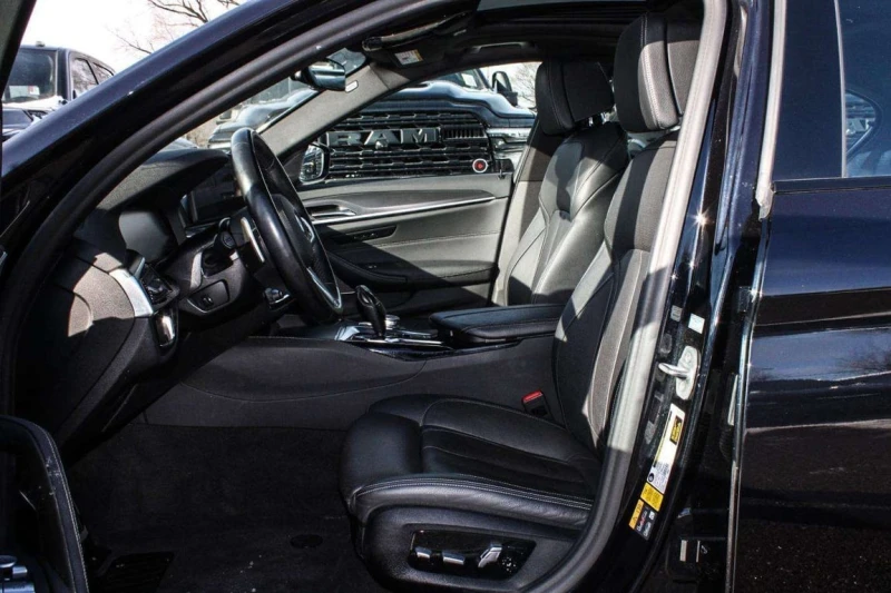 BMW 530E  * CARFAX * ФИКСИРАНА ЦЕНА ДО СОФИЯ, снимка 14 - Автомобили и джипове - 53467200