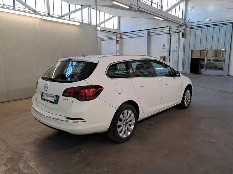 Opel Astra * Facelift* 1.7CDTI* Cosmo* , снимка 3 - Автомобили и джипове - 54334762