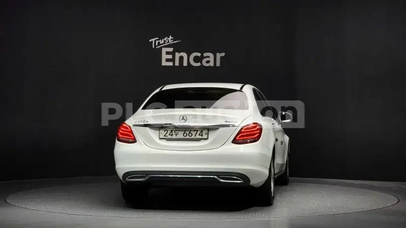 Mercedes-Benz C 220 ПОДГРЕВИ/ШИБИДАХ/ФИКСИРАНА ЦЕНА ДО БЪЛГАРИЯ, снимка 4 - Автомобили и джипове - 54998193