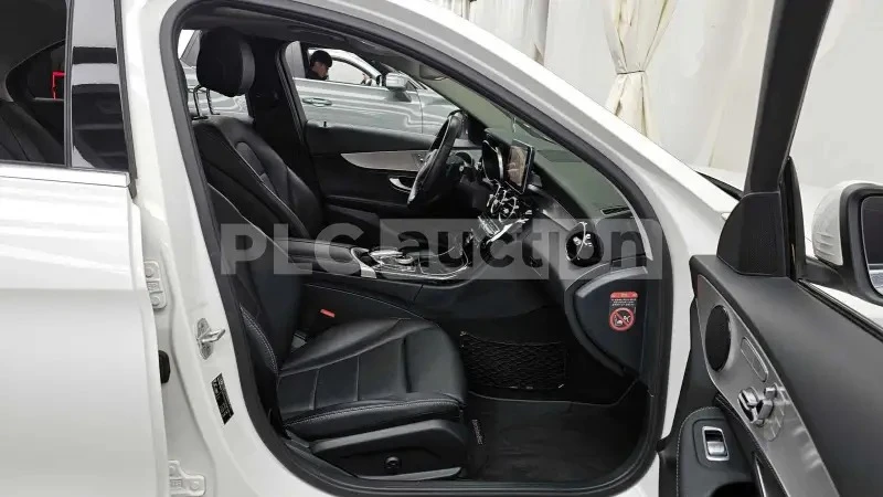 Mercedes-Benz C 220 ПОДГРЕВИ/ШИБИДАХ/ФИКСИРАНА ЦЕНА ДО БЪЛГАРИЯ, снимка 9 - Автомобили и джипове - 54998193