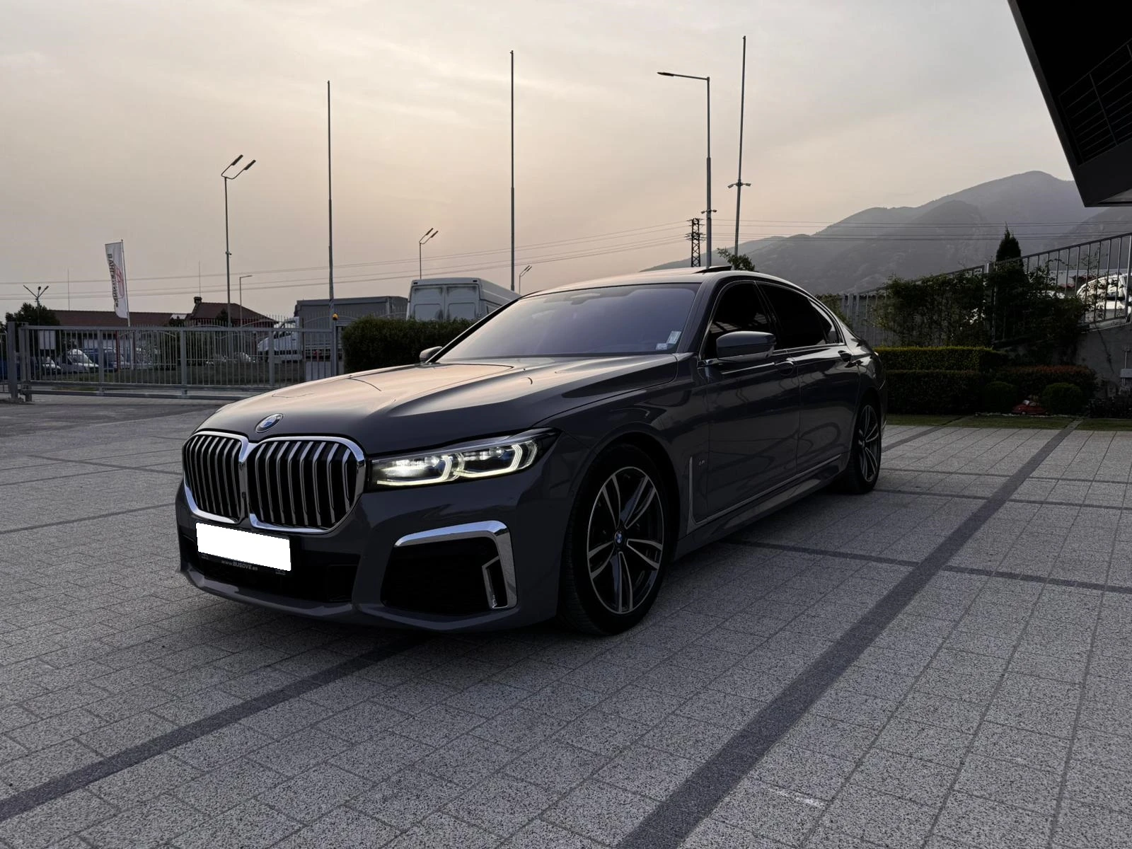 BMW 740 Ld Xdrive M-Packet Гаранционен - изображение 3