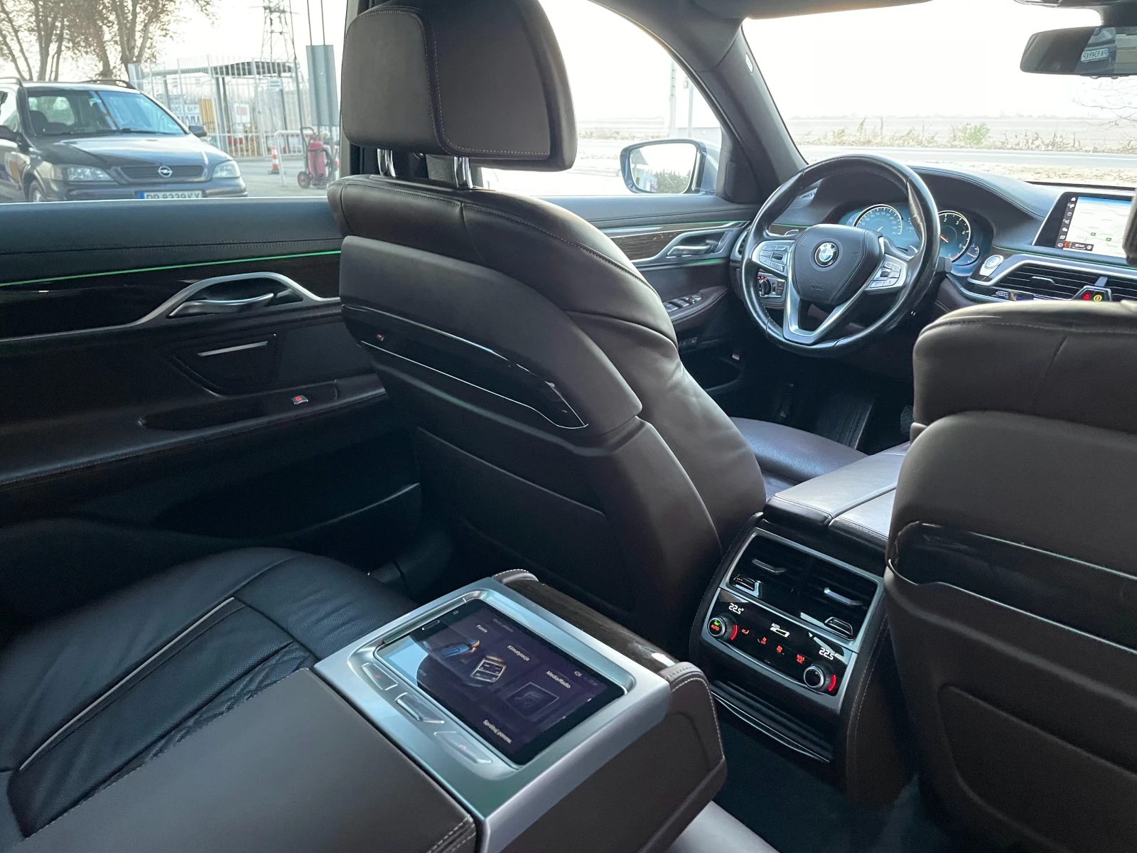 BMW 740 XD-MASSAGE-ОБДУХВАНЕ-360CAM-СМАРТ КЛЮЧ | Mobile.bg — изображение 15