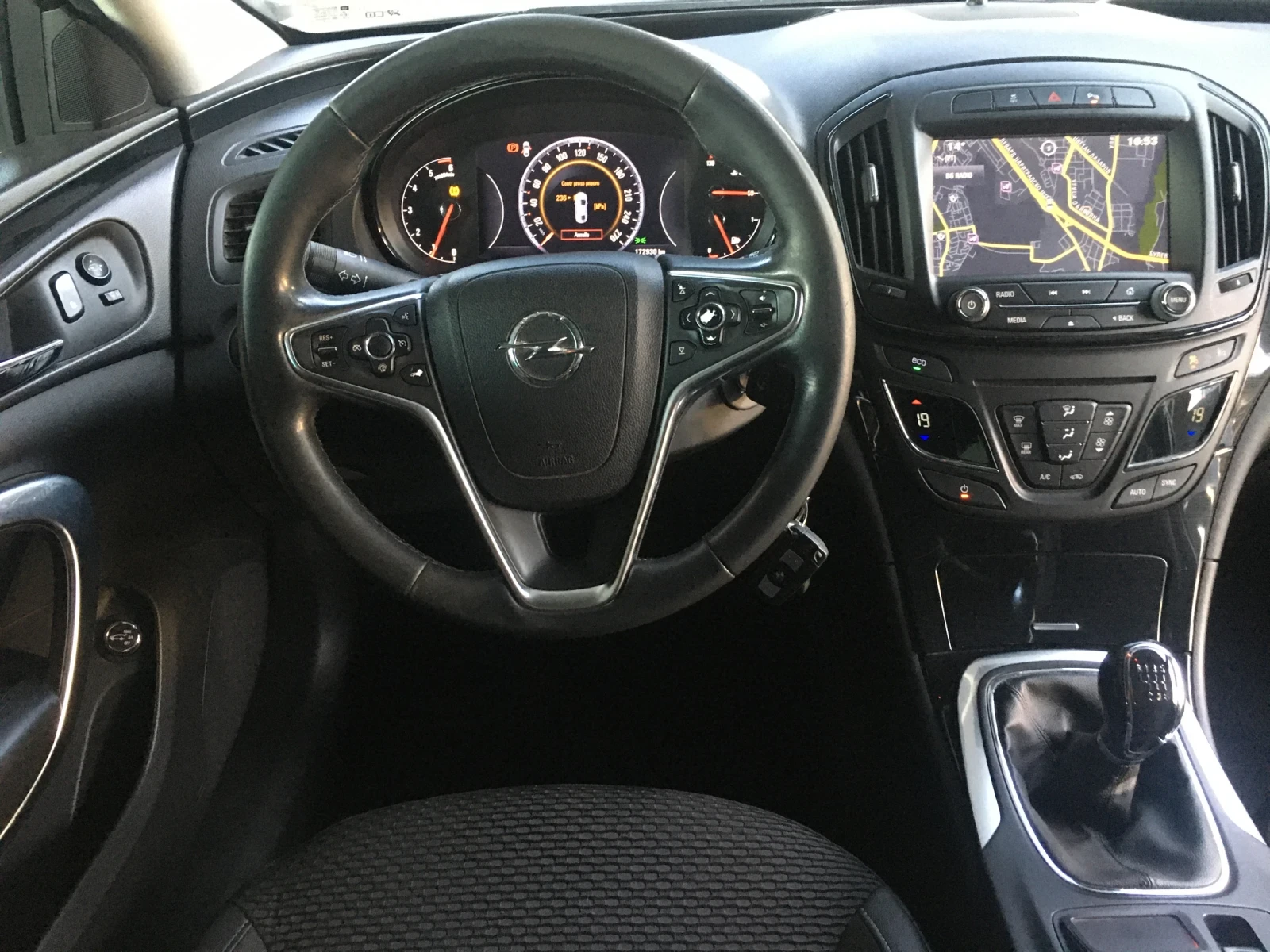 Opel Insignia 2.0 ST COSMO 140k.c.ECO FLEX | Mobile.bg — изображение 12