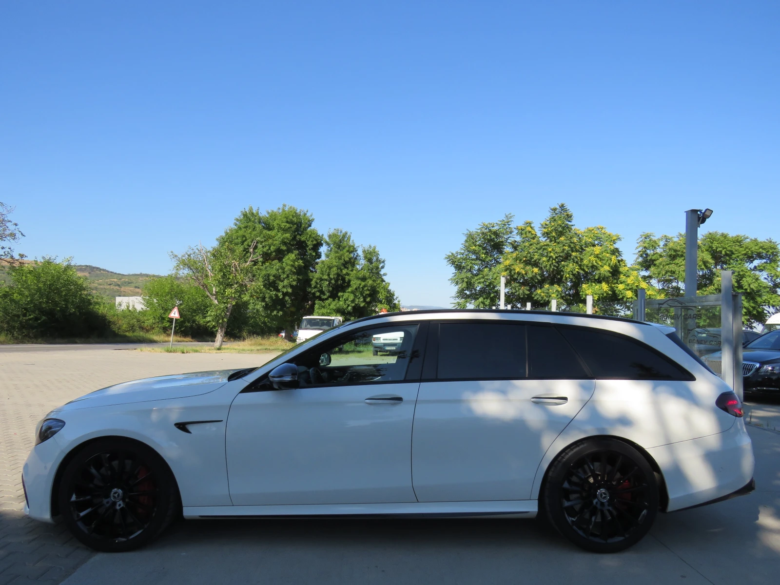 Mercedes-Benz E 63 AMG S * * * PERFORMANCE 4-MATIC+ PANORAMA FULL MAX* *  - изображение 8