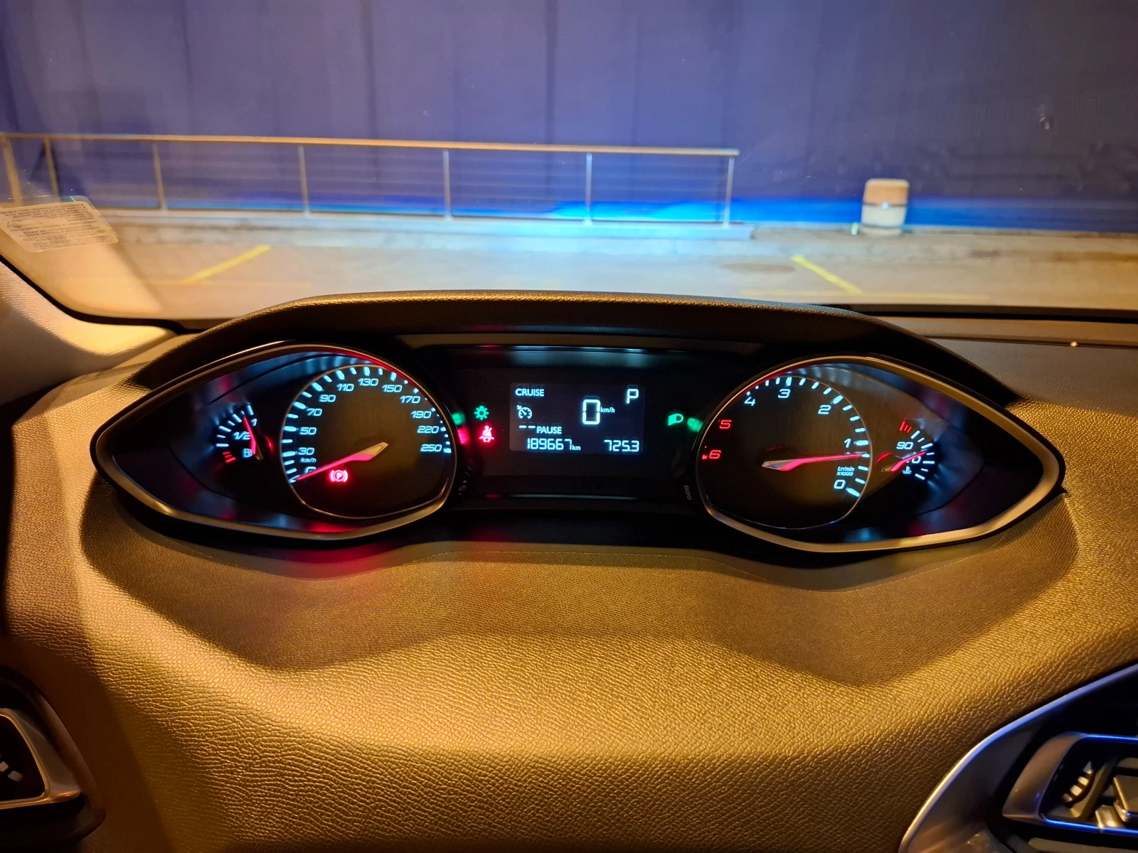 Peugeot 308 SW - изображение 9