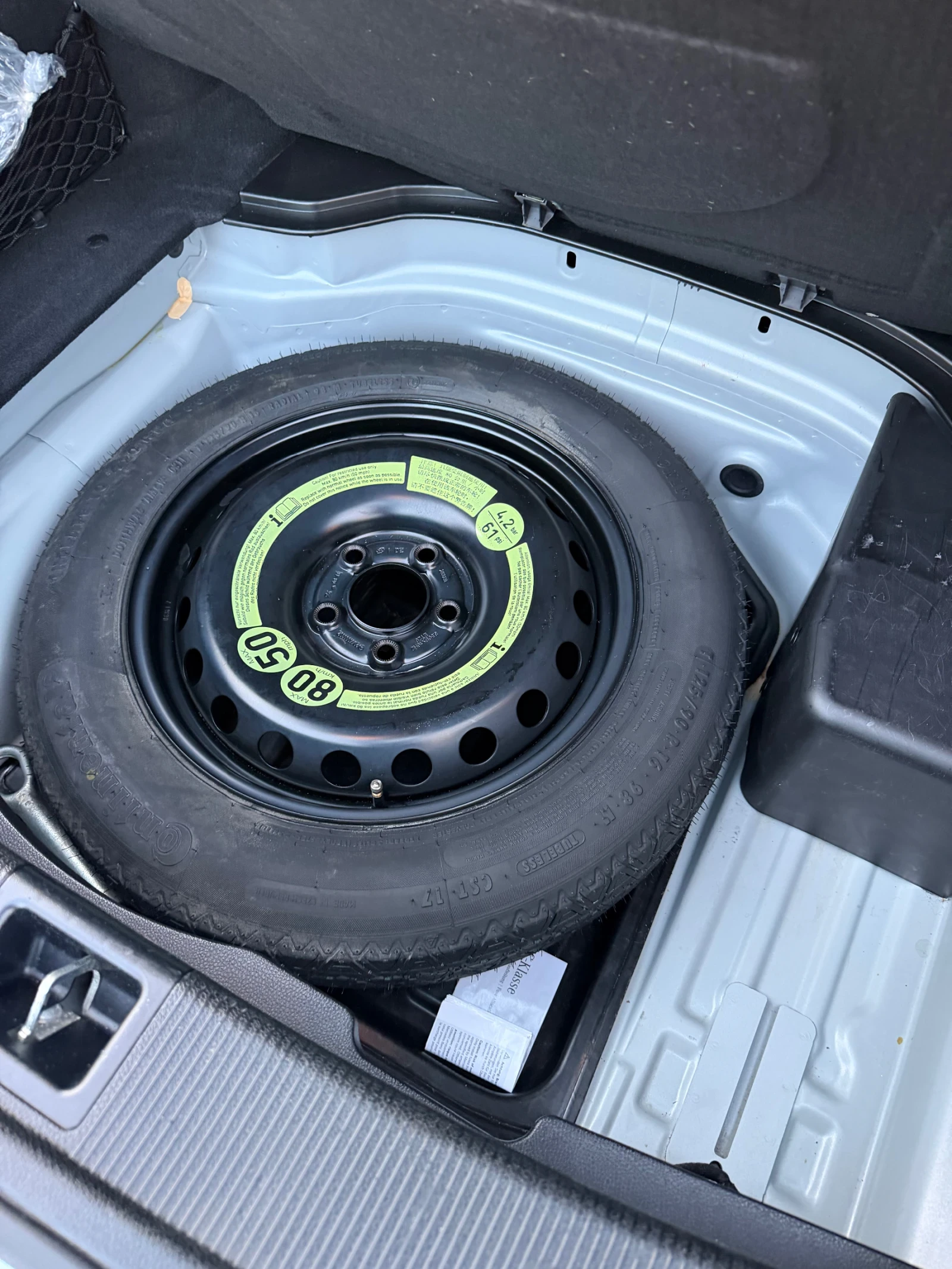 Mercedes-Benz C 180 CGI, снимка 14 - Автомобили и джипове - 53918667