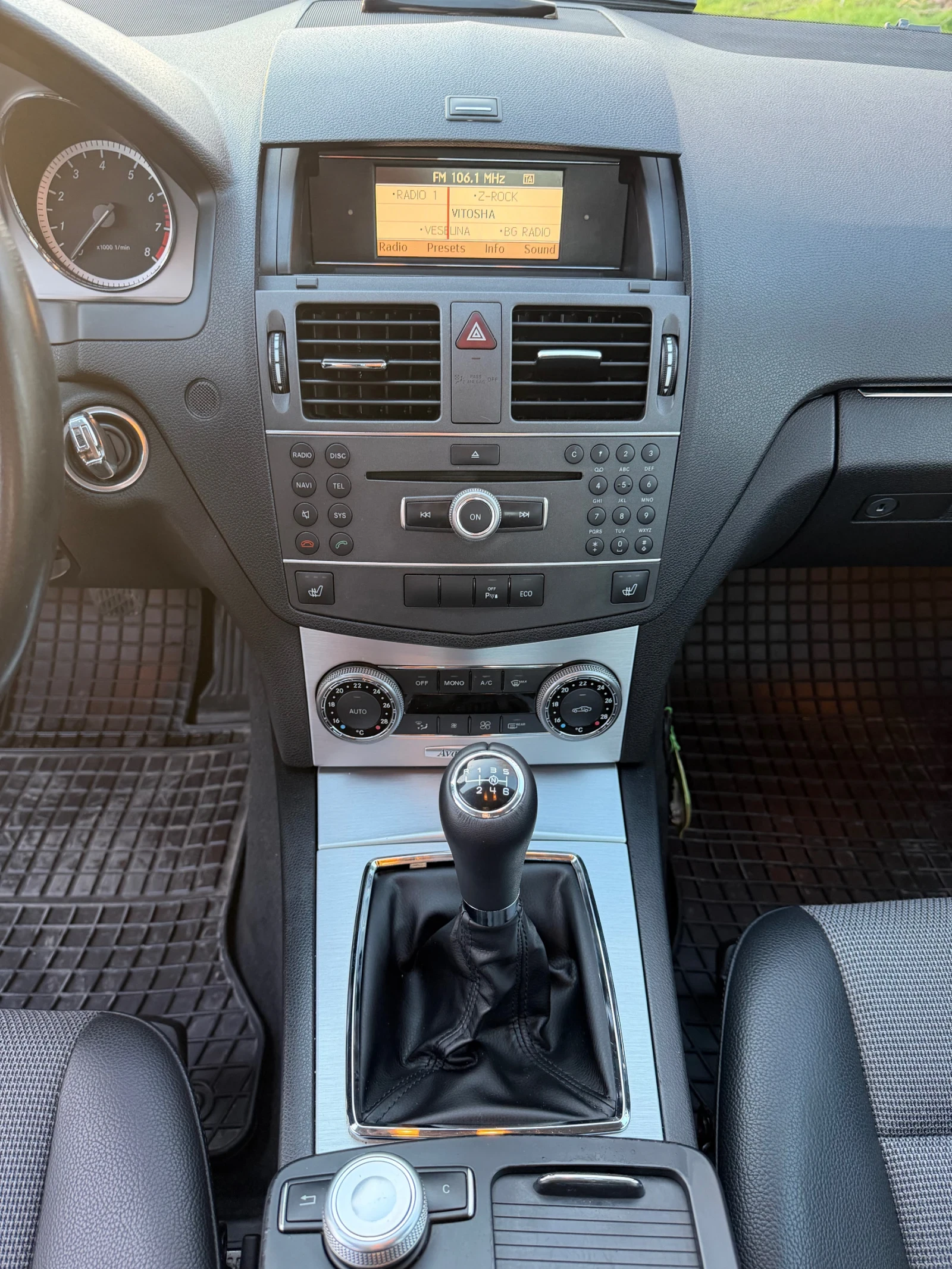 Mercedes-Benz C 180 CGI, снимка 9 - Автомобили и джипове - 53918667