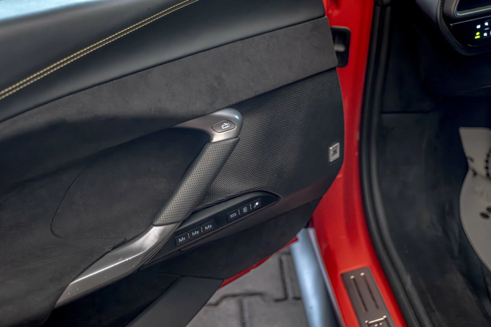 Ferrari 296GTB Fiorano/JBL/Lift/Камера/Керамика/, снимка 9 - Автомобили и джипове - 54071828