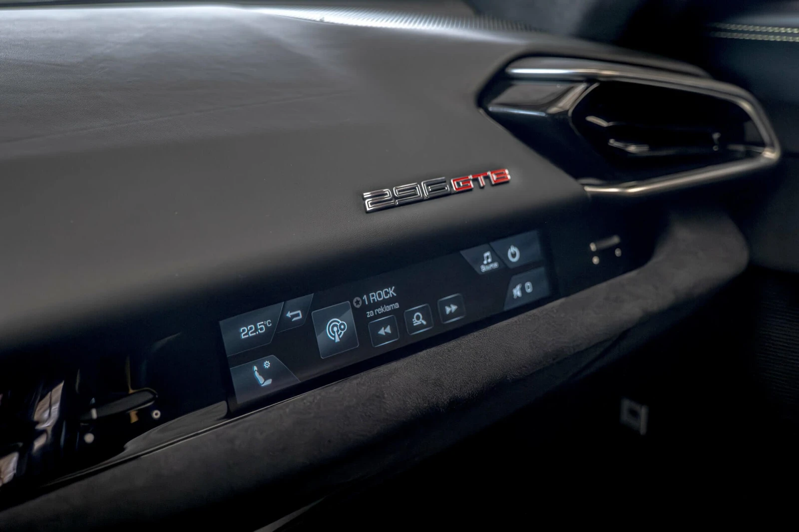 Ferrari 296GTB Fiorano/JBL/Lift/Камера/Керамика/, снимка 10 - Автомобили и джипове - 54071828