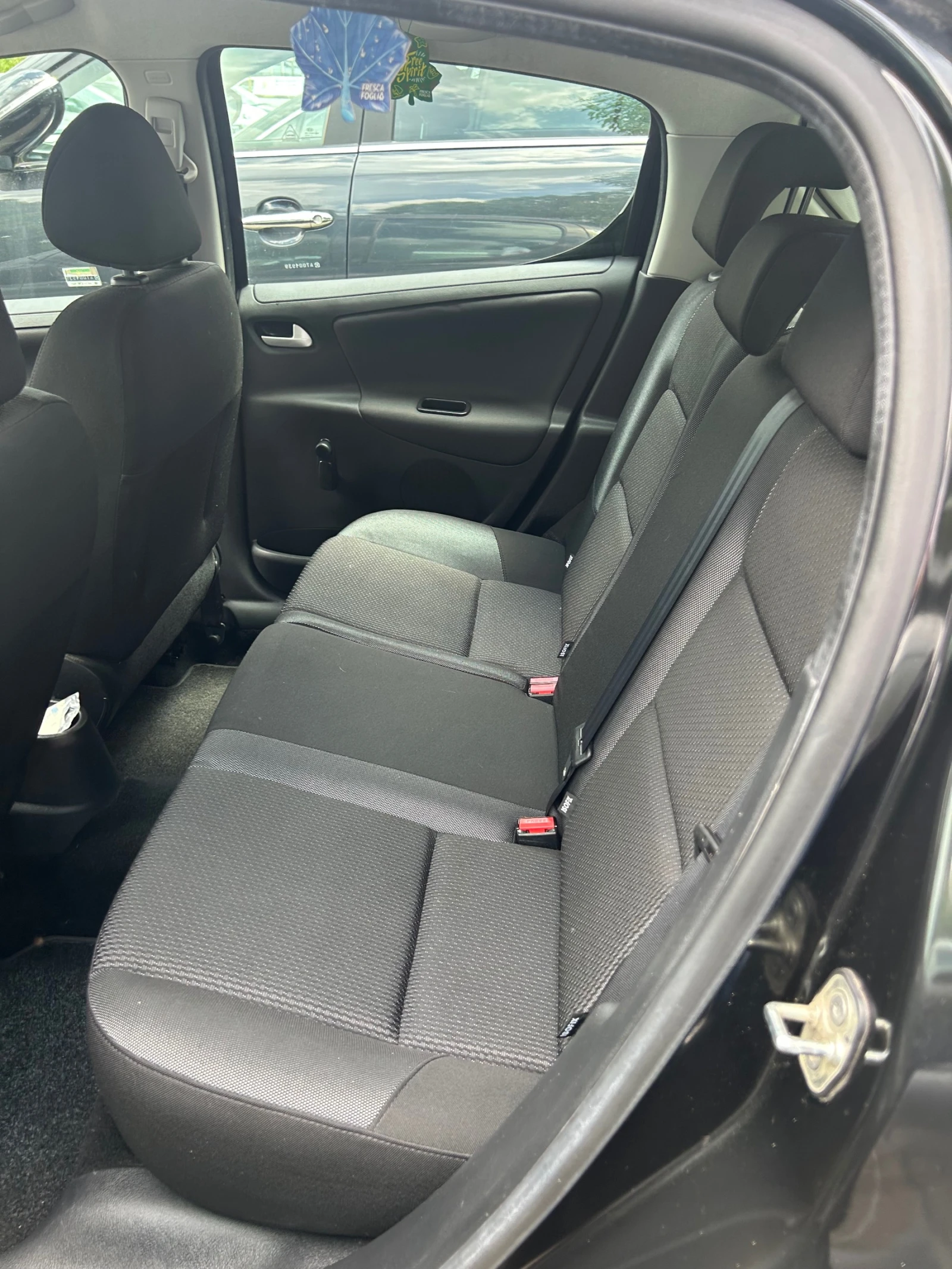Peugeot 207 1.4 HDi, снимка 11 - Автомобили и джипове - 54704721
