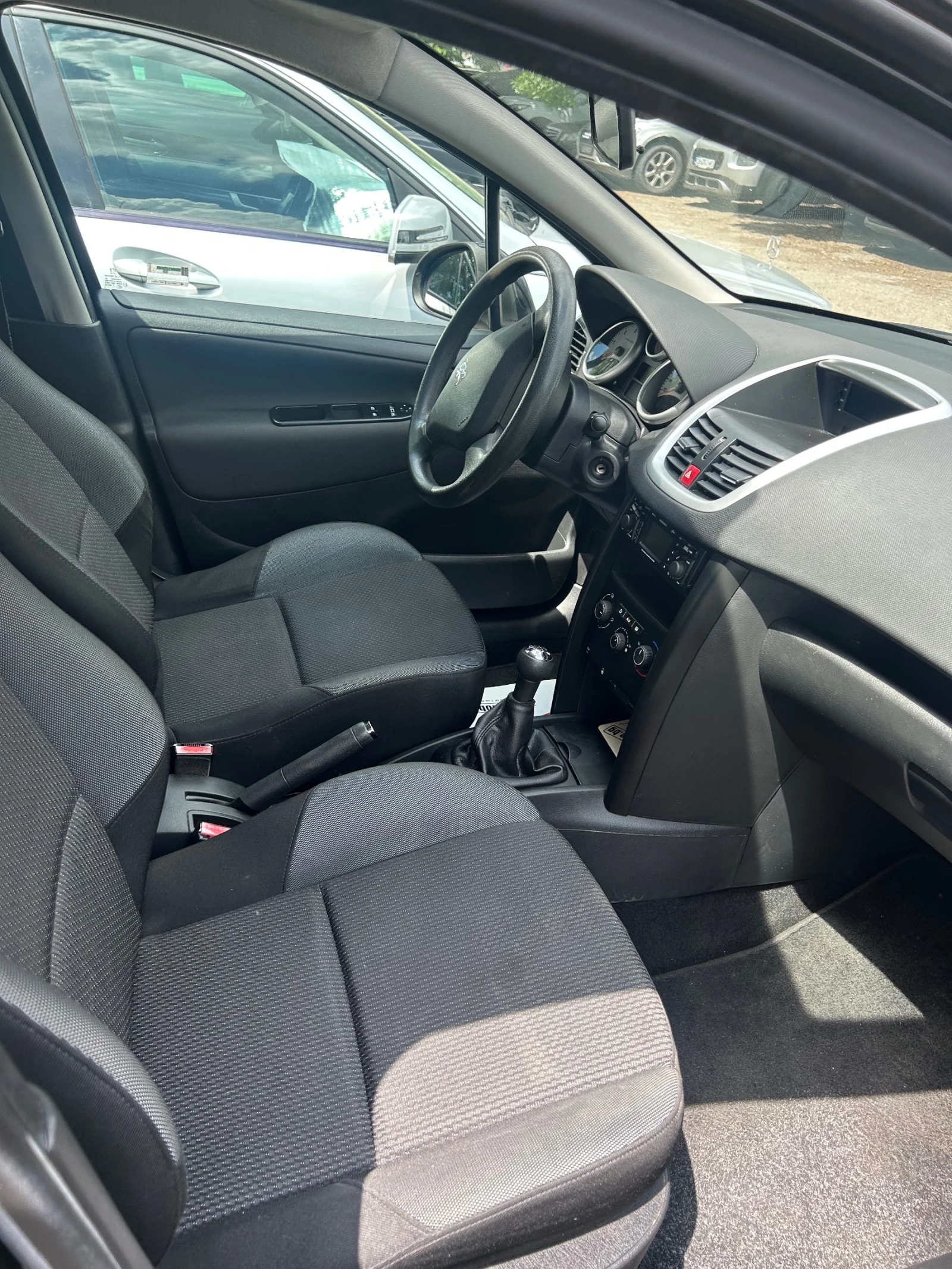 Peugeot 207 1.4 HDi, снимка 4 - Автомобили и джипове - 54704721