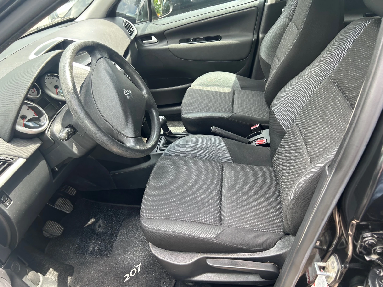 Peugeot 207 1.4 HDi, снимка 8 - Автомобили и джипове - 54704721