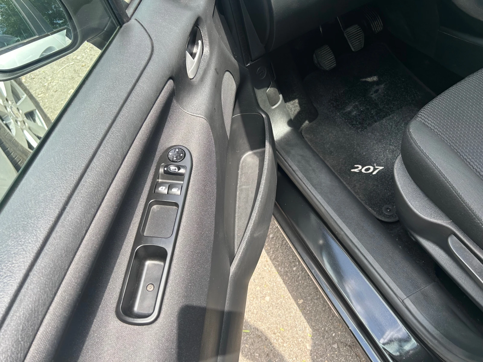 Peugeot 207 1.4 HDi, снимка 7 - Автомобили и джипове - 54704721