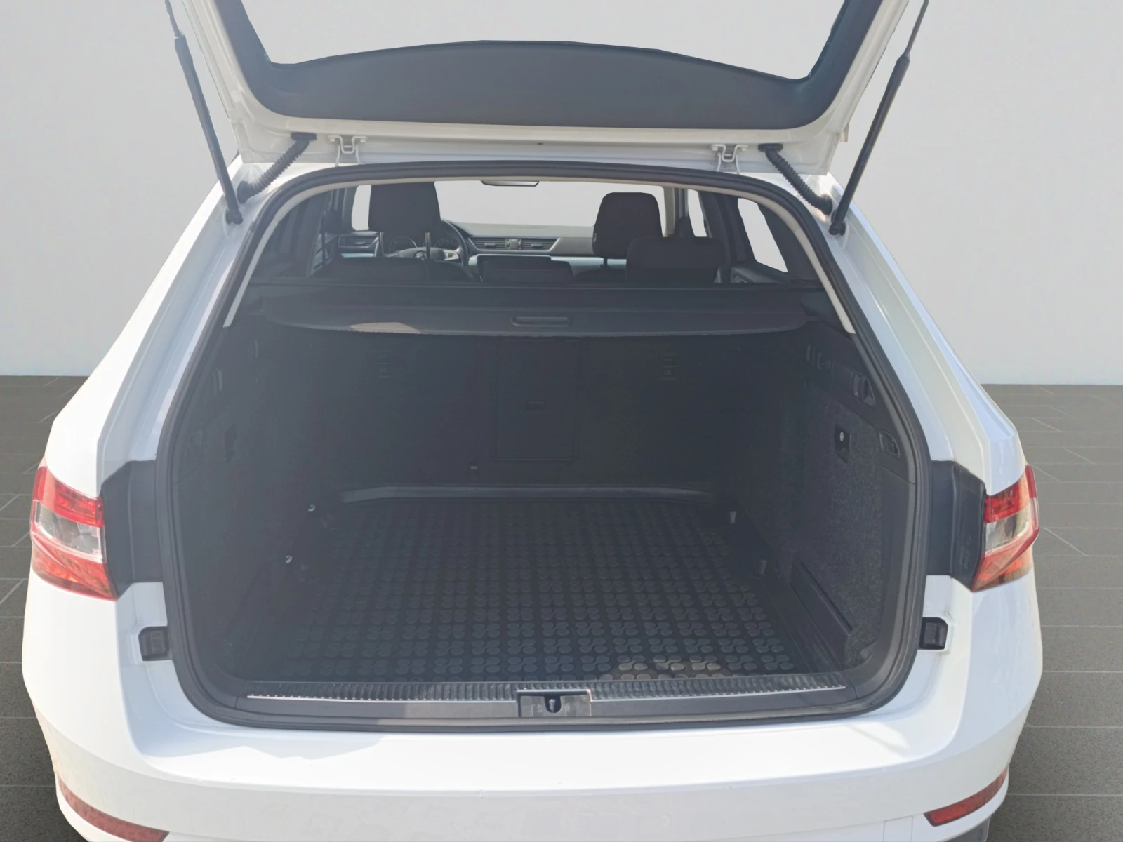 Skoda Superb AMBITION, снимка 16 - Автомобили и джипове - 54708460
