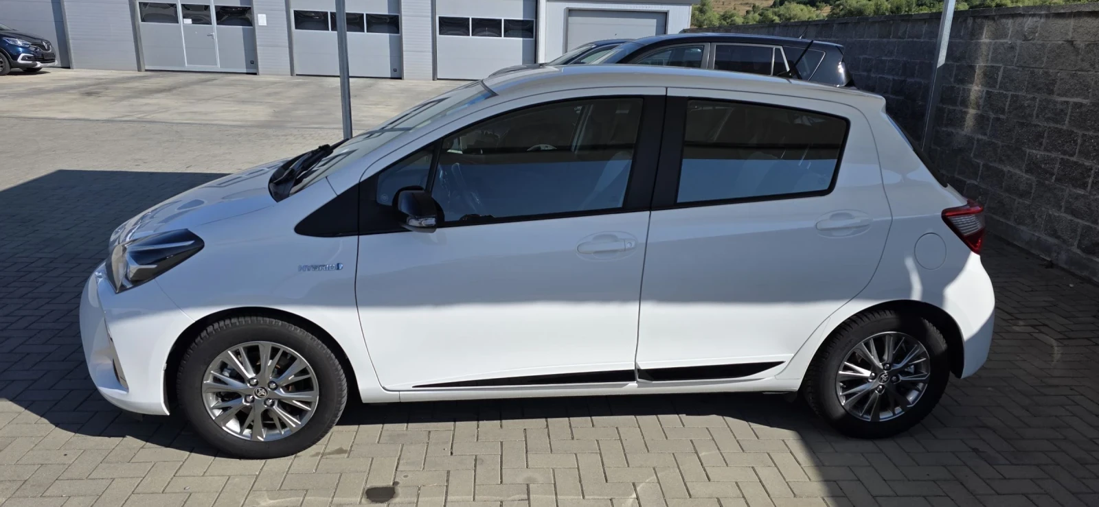 Toyota Yaris 1.5 HYBRID-FULL* IT, снимка 2 - Автомобили и джипове - 55470633