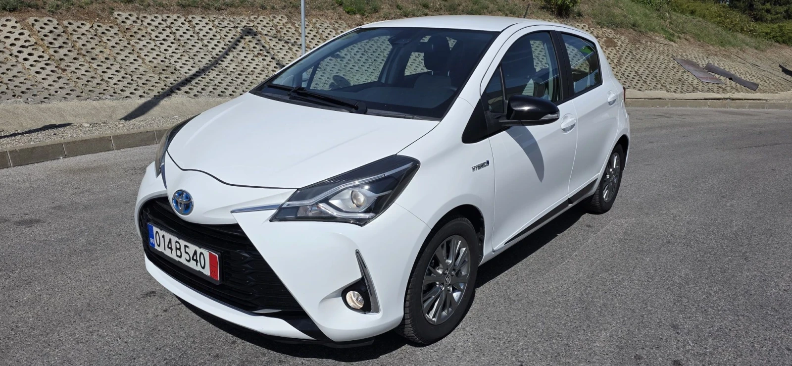 Toyota Yaris 1.5 HYBRID-FULL* IT