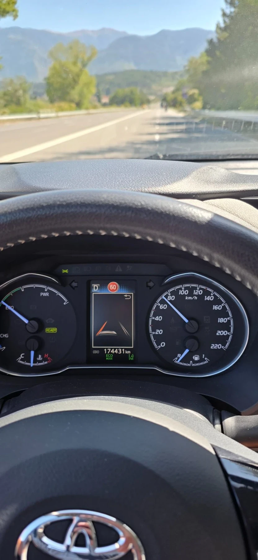 Toyota Yaris 1.5 HYBRID-FULL* IT* LED, снимка 17 - Автомобили и джипове - 55910009