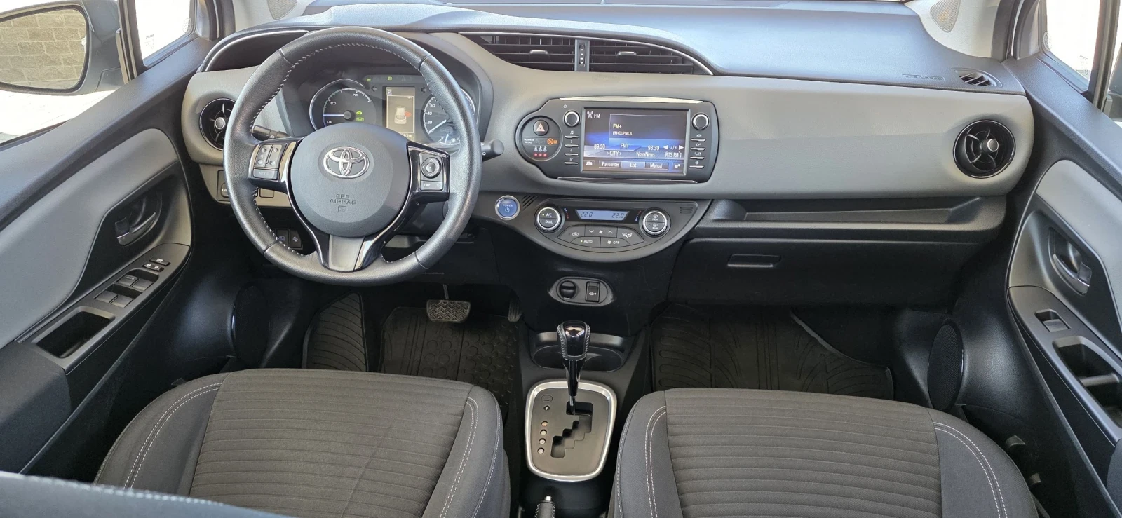 Toyota Yaris 1.5 HYBRID-FULL* IT, снимка 9 - Автомобили и джипове - 55470633