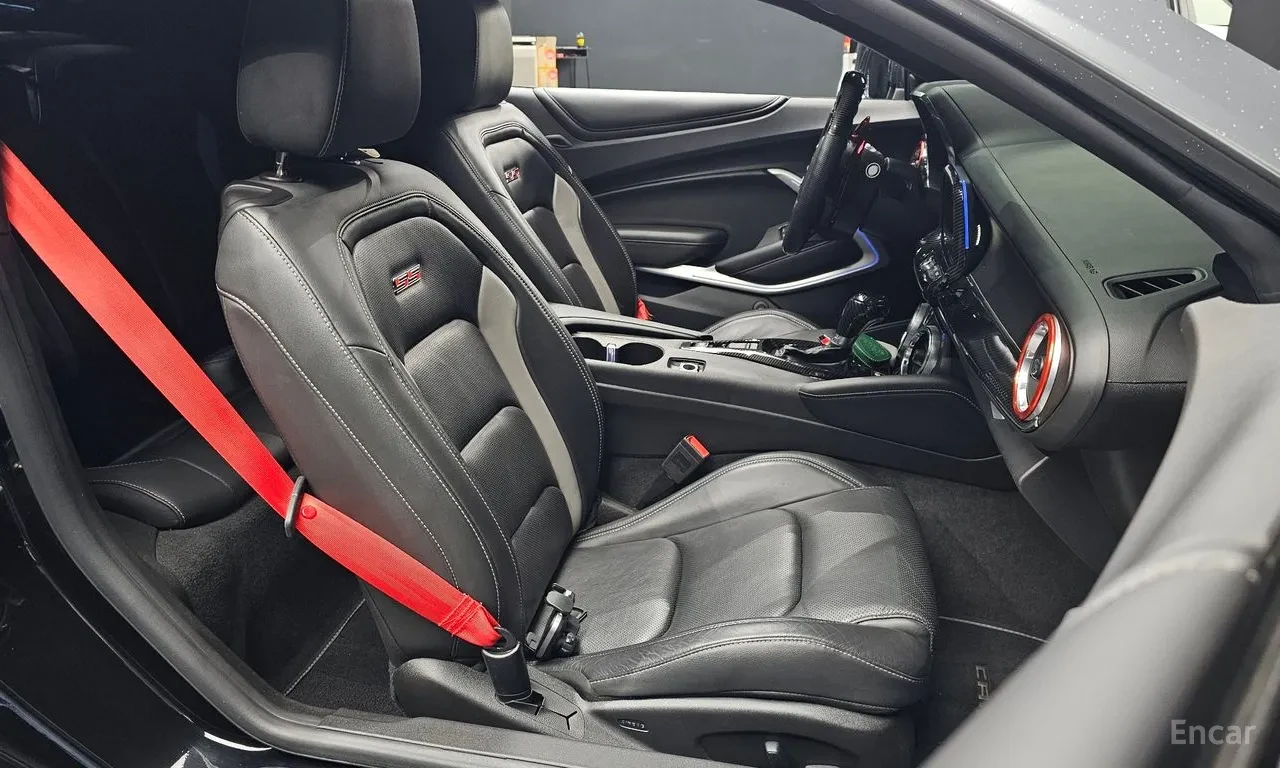 Chevrolet Camaro 6.2 V 8 Уникат* Карбон * Лед индикатор на волана , снимка 8 - Автомобили и джипове - 55653500