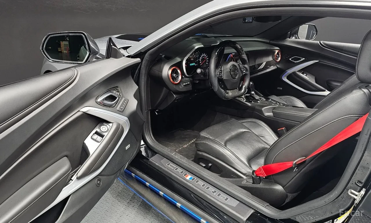 Chevrolet Camaro 6.2 V 8 Уникат* Карбон * Лед индикатор на волана , снимка 10 - Автомобили и джипове - 55653500