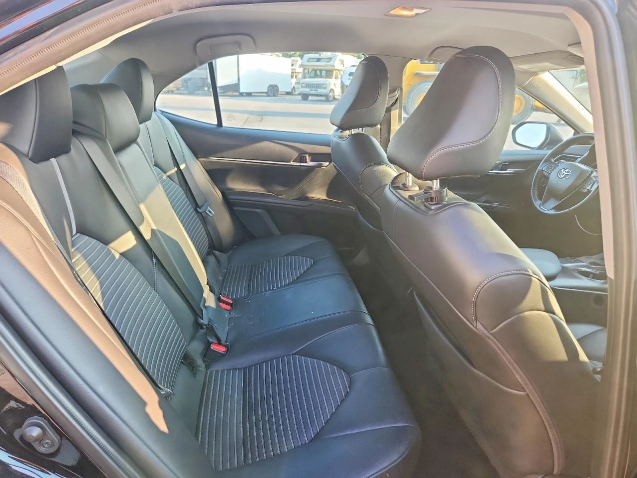 Toyota Camry 2.5l Se, снимка 10 - Автомобили и джипове - 56043602