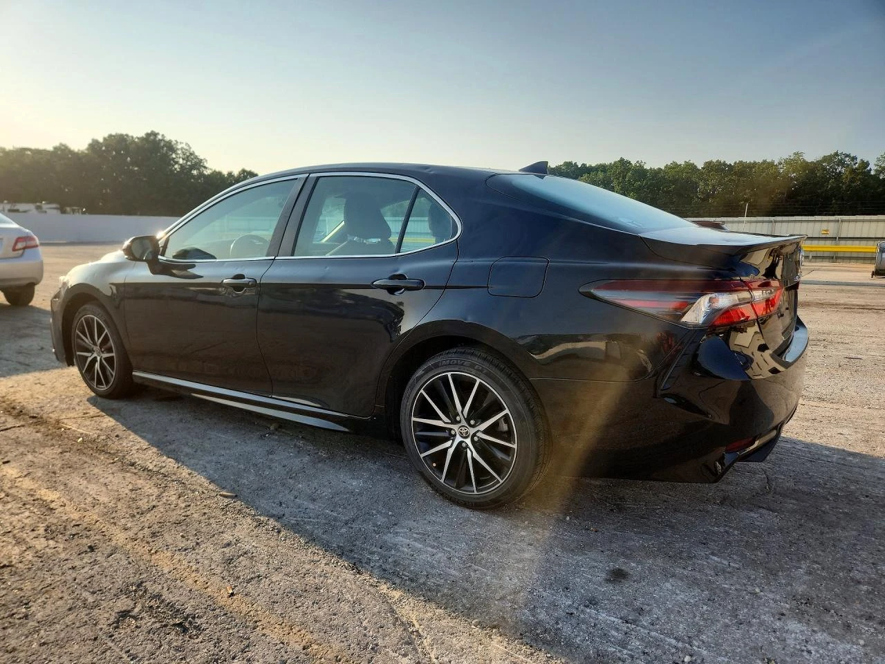 Toyota Camry 2.5l Se, снимка 2 - Автомобили и джипове - 56043602