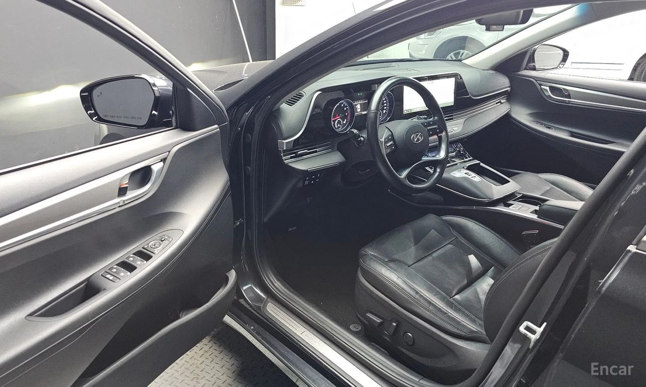 Hyundai Grandeur 3.0* ГАЗ* ДИСТРОНИК* ОБДУХВАНЕ* КАМЕРА* КРАЙНА ЦЕН, снимка 8 - Автомобили и джипове - 56211819