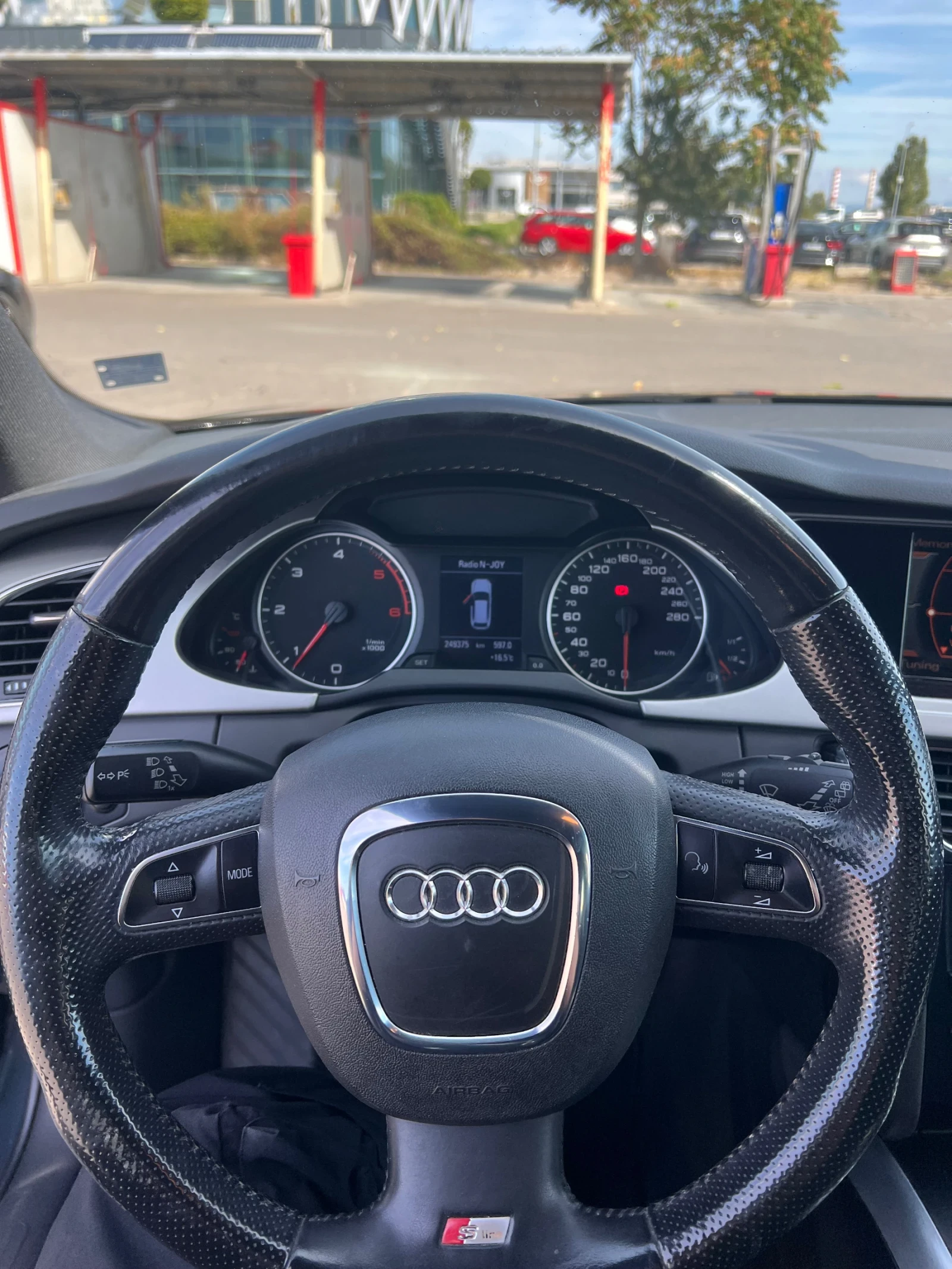 Audi A4 2.0tdi, снимка 9 - Автомобили и джипове - 56331673