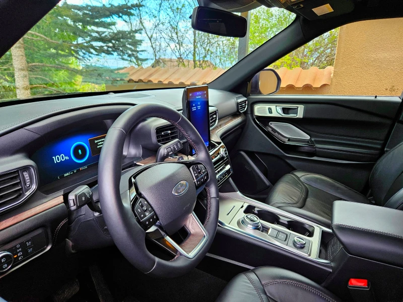 Ford Explorer PLATINUM Plug-in Hybrid 4х4, снимка 4 - Автомобили и джипове - 52331085