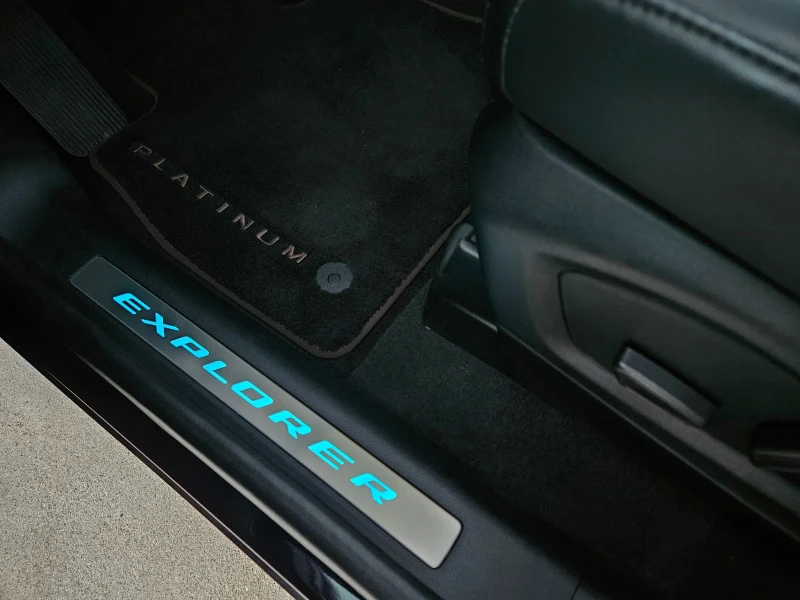 Ford Explorer PLATINUM Plug-in Hybrid 4х4, снимка 3 - Автомобили и джипове - 52331085
