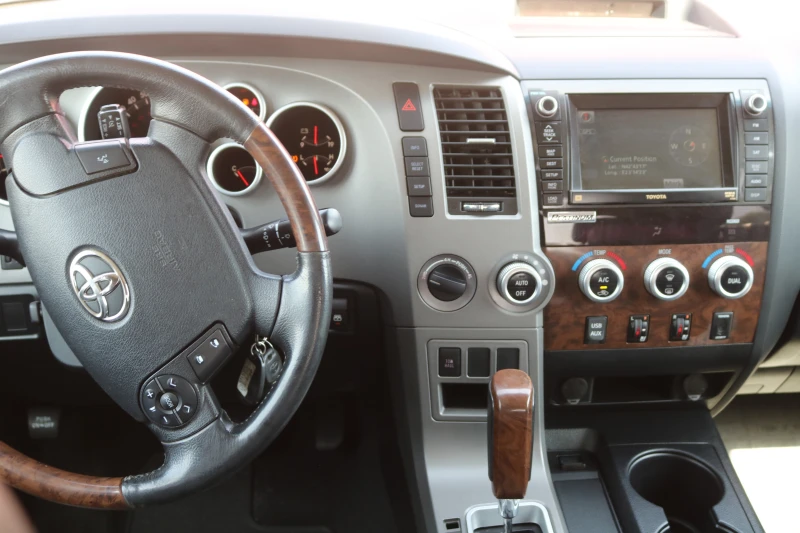 Toyota Tundra 5.7 V8 4x4, снимка 14 - Автомобили и джипове - 51570559