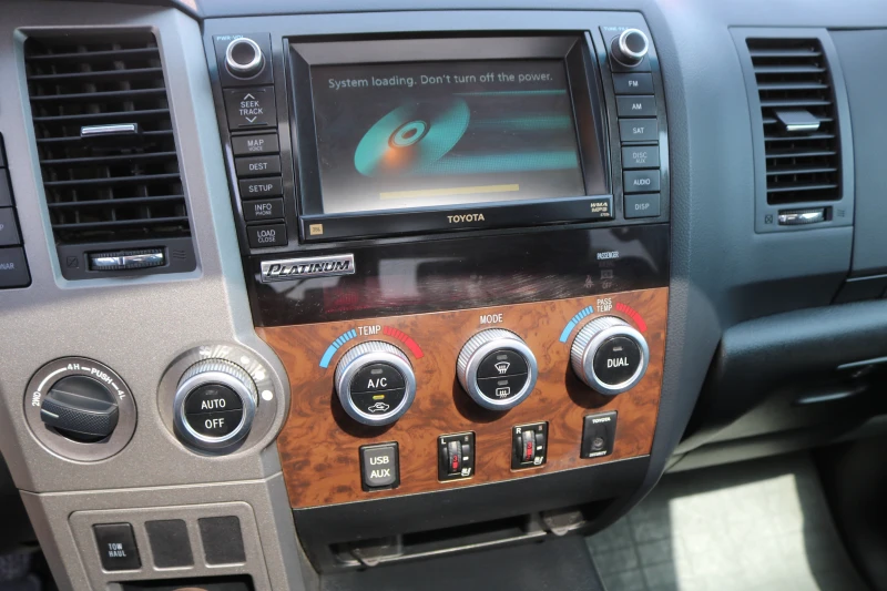 Toyota Tundra 5.7 V8 4x4, снимка 12 - Автомобили и джипове - 51570559