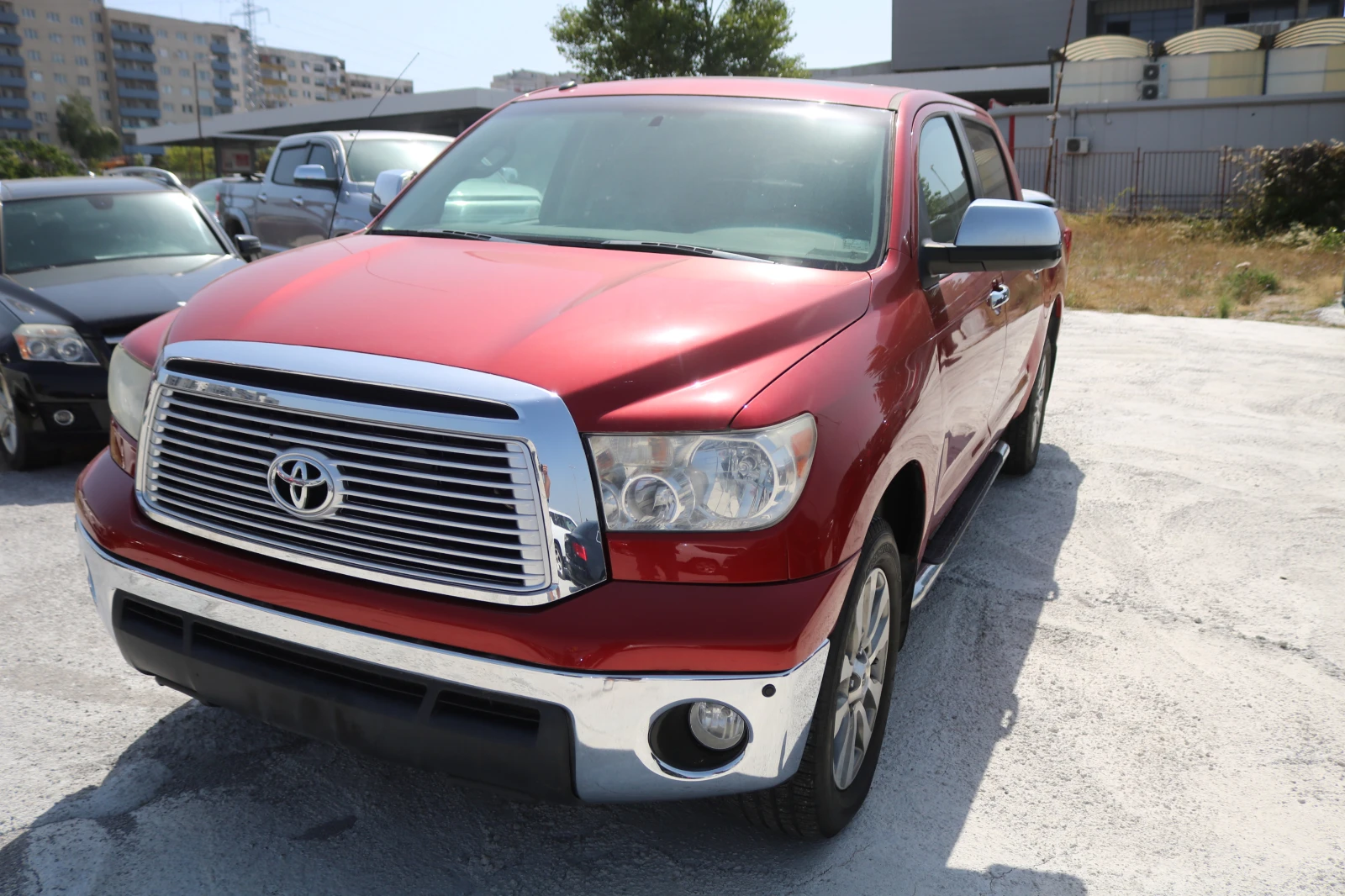 Toyota Tundra 5.7 V8 4x4 - изображение 2