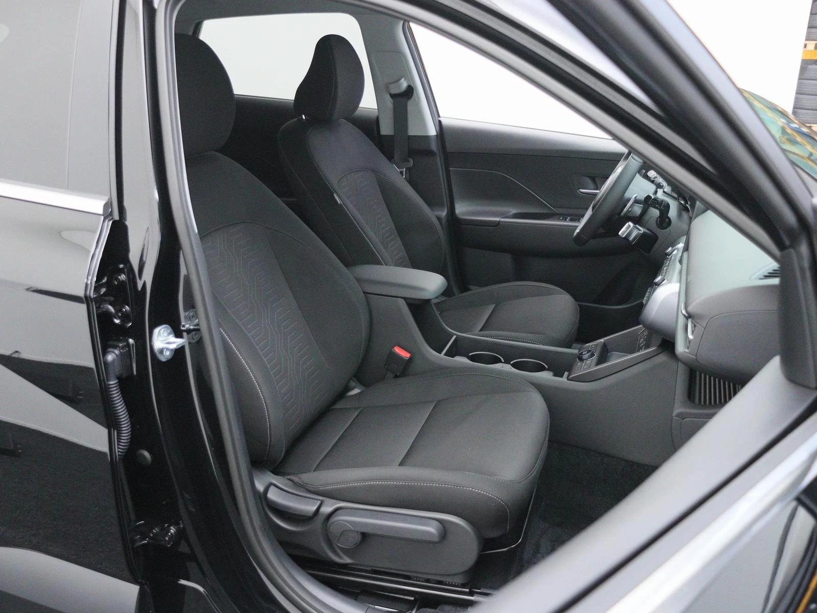 Hyundai Kona, снимка 12 - Автомобили и джипове - 53949814