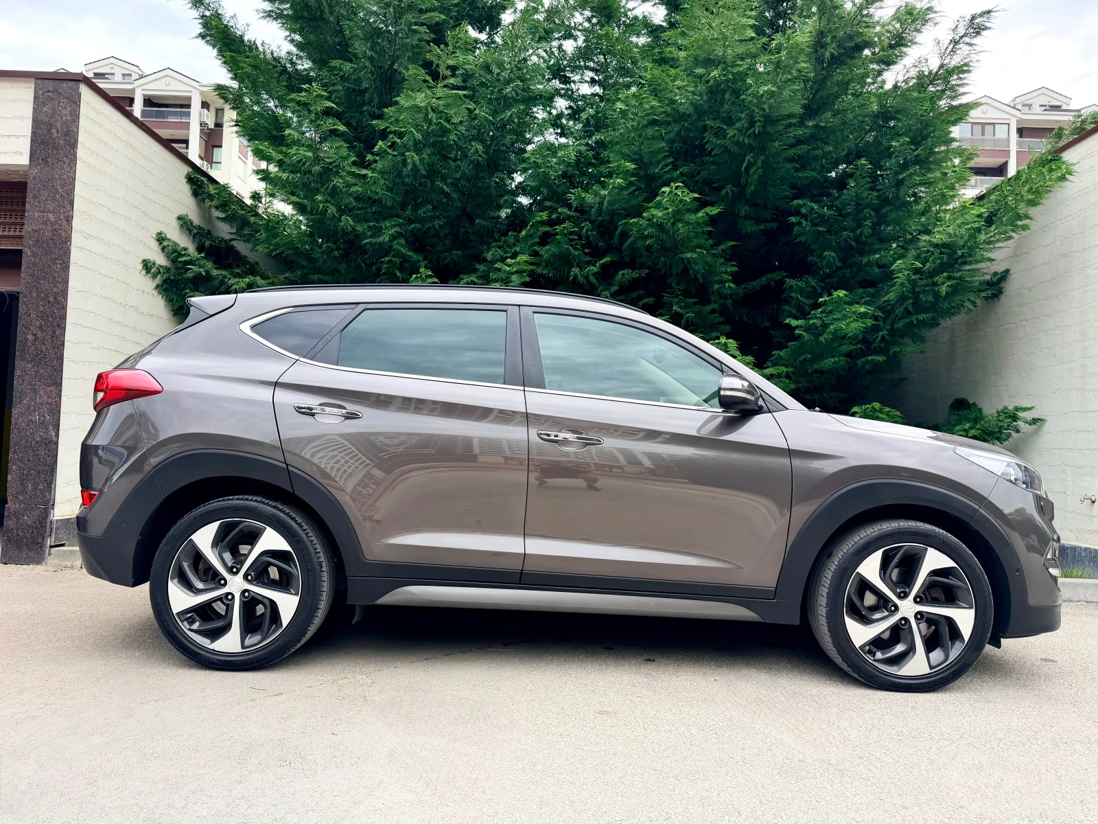 Hyundai Tucson 1.7CRDI PREMIUM PANORAMA PODGREV OBDUHVANE KEYLESS, снимка 4 - Автомобили и джипове - 54459150