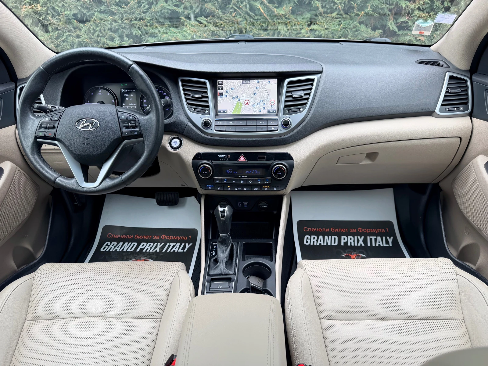 Hyundai Tucson 1.7CRDI PREMIUM PANORAMA PODGREV OBDUHVANE KEYLESS, снимка 11 - Автомобили и джипове - 54459150