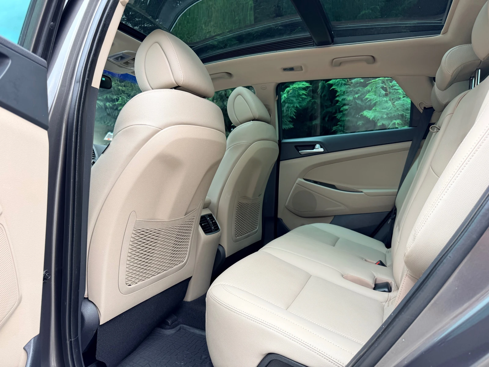 Hyundai Tucson 1.7CRDI PREMIUM PANORAMA PODGREV OBDUHVANE KEYLESS, снимка 12 - Автомобили и джипове - 54459150