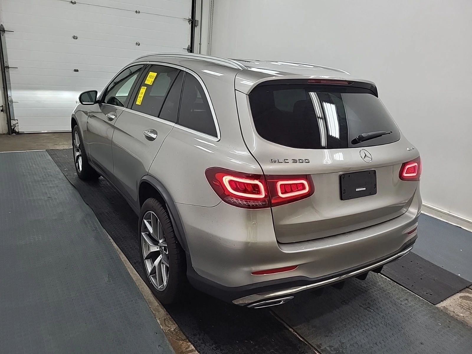 Mercedes-Benz GLC 300 * AMG Line * CARFAX * Без инциденти * , снимка 5 - Автомобили и джипове - 55841560