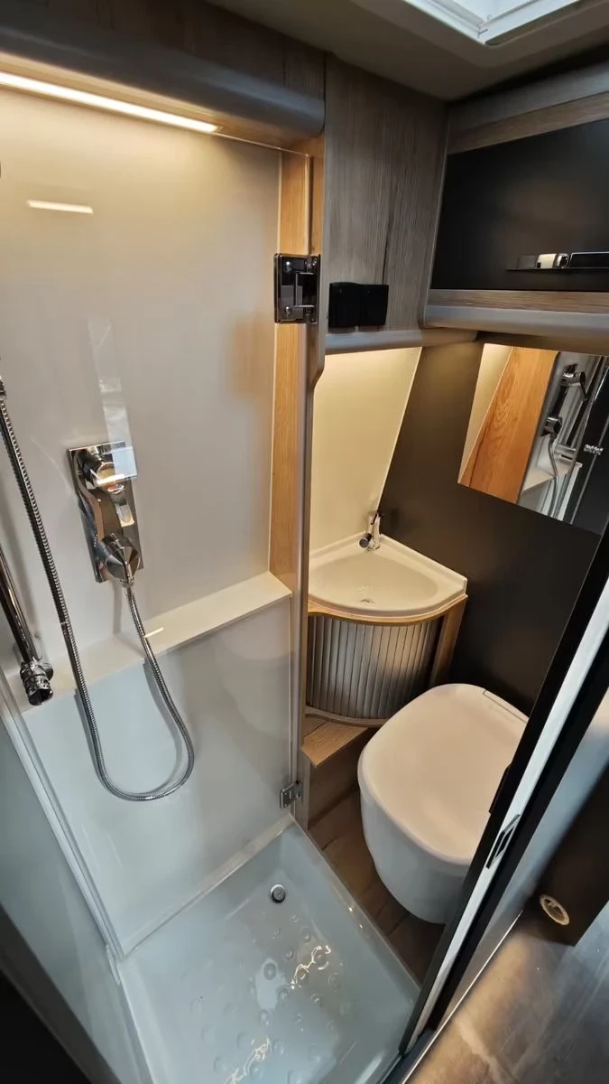 Кемпер Megamobil Man 680 4x4 , снимка 5 - Каравани и кемпери - 53953245